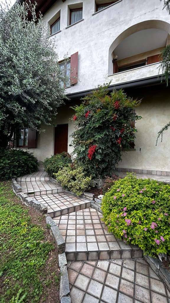 Villa, Gorla Minore