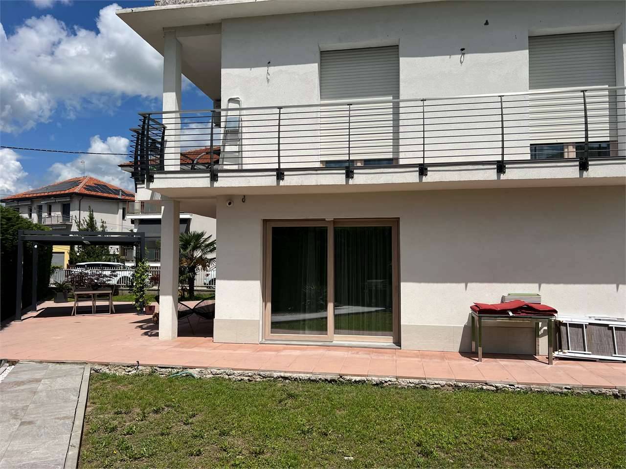 Villa, Alba