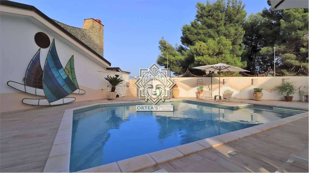 Villa, Floridia