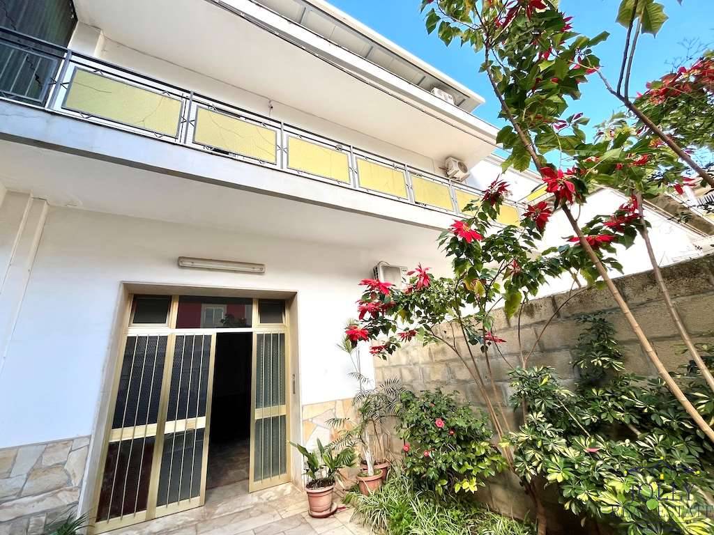 Casa Bi - Trifamiliare, Floridia