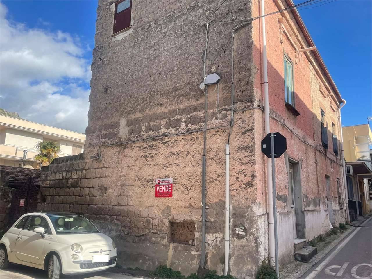 Palazzo - Stabile, Mondragone