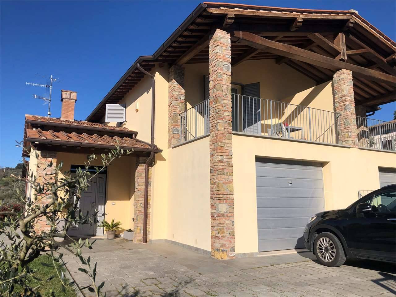 Casa Bi - Trifamiliare, Lucignano