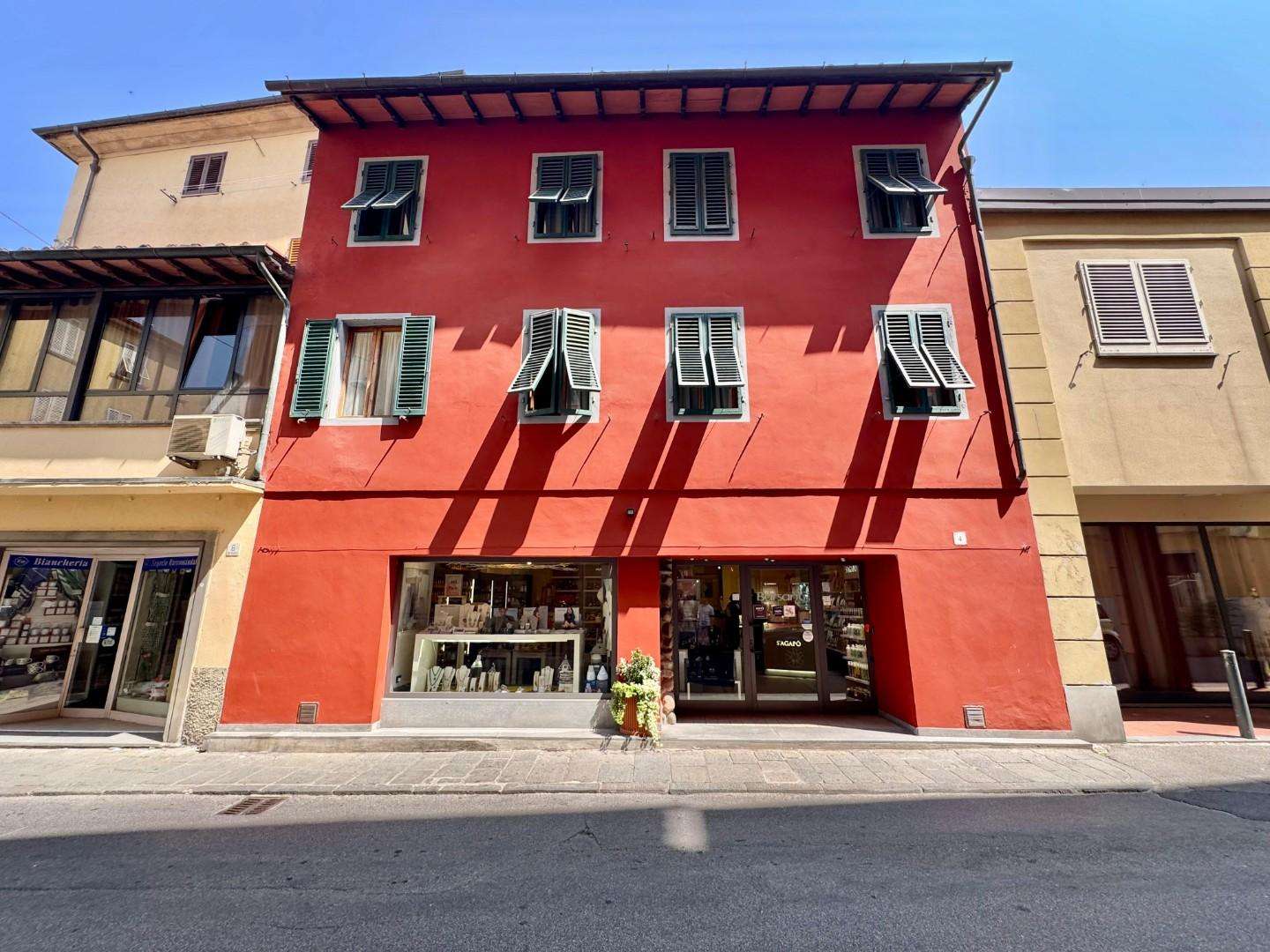 Negozio Via Ricasoli,  4, Pescia