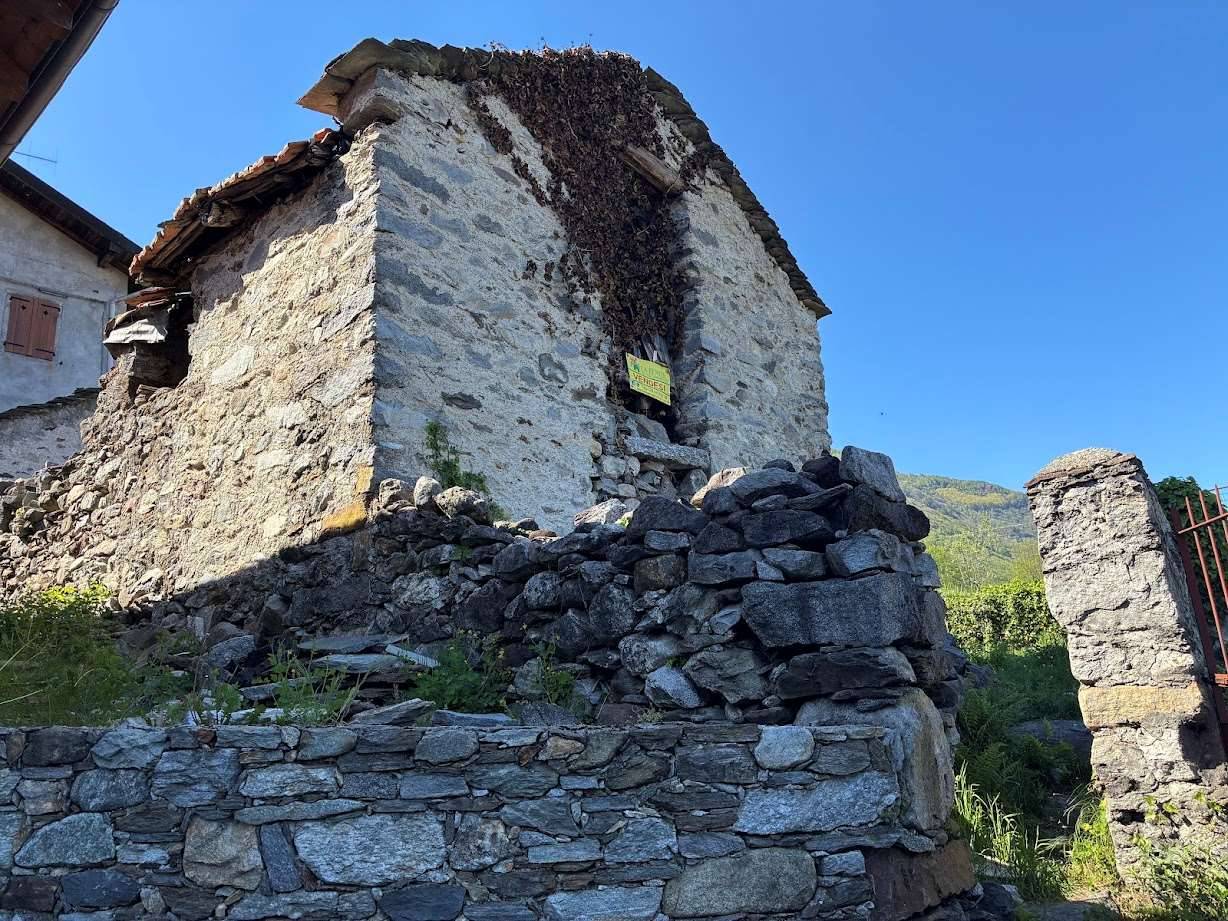 Rustico Arzo, Casale Corte Cerro