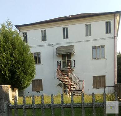 Palazzo - Stabile, Papozze