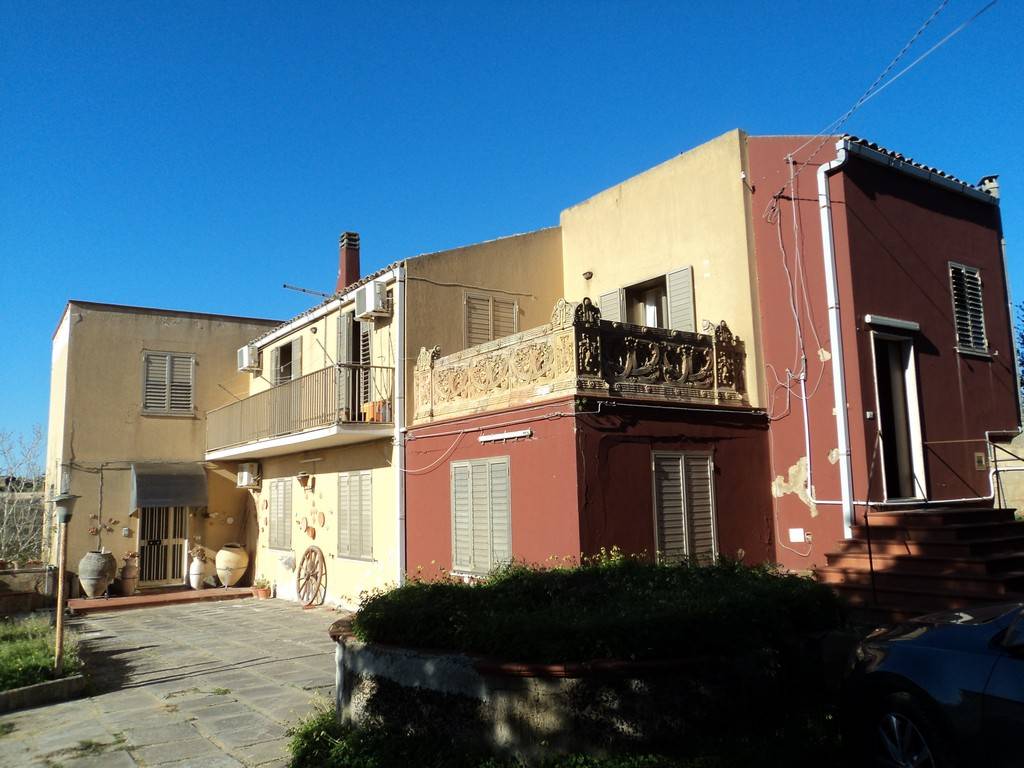 Casa Bi - Trifamiliare Periferia, Caltagirone