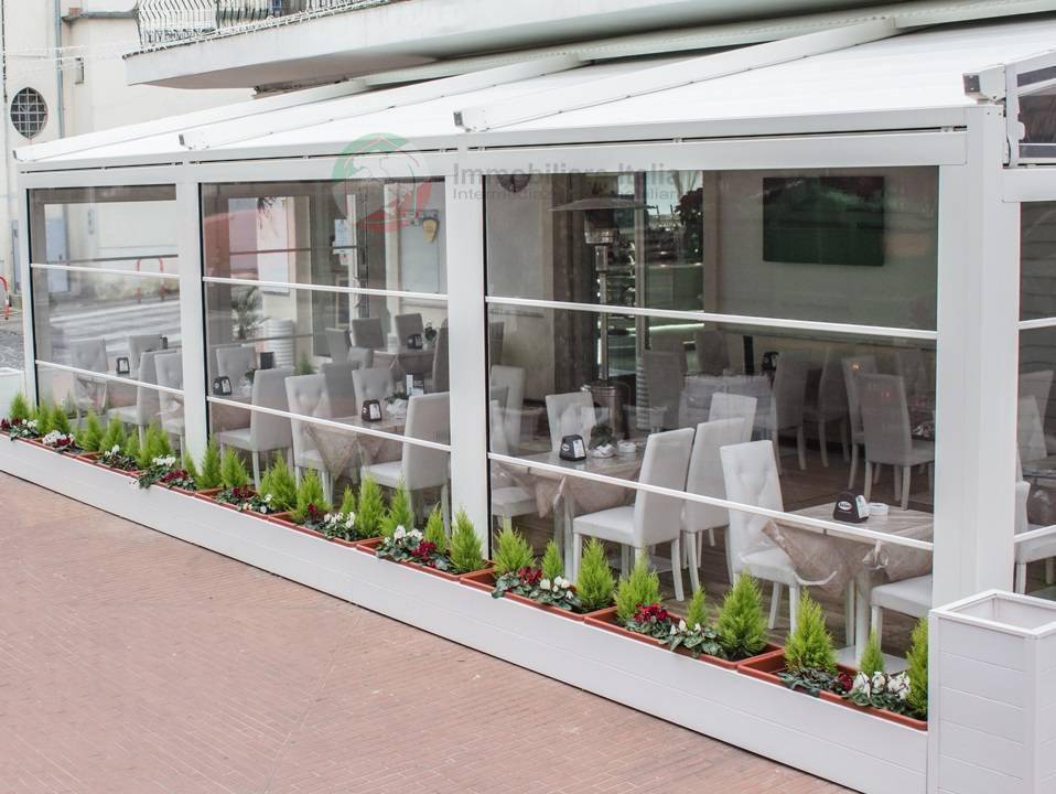 Attività  commerciale, Cattolica