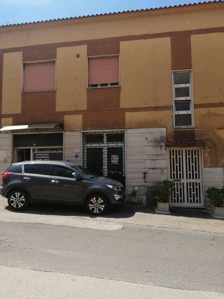 Negozio, Sezze