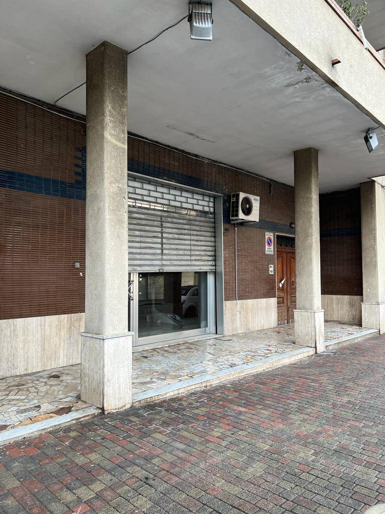 Locale commerciale, Battipaglia