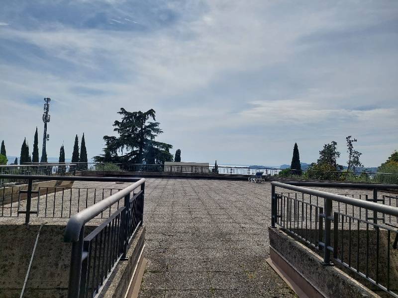 Attività  commerciale, Gardone Riviera