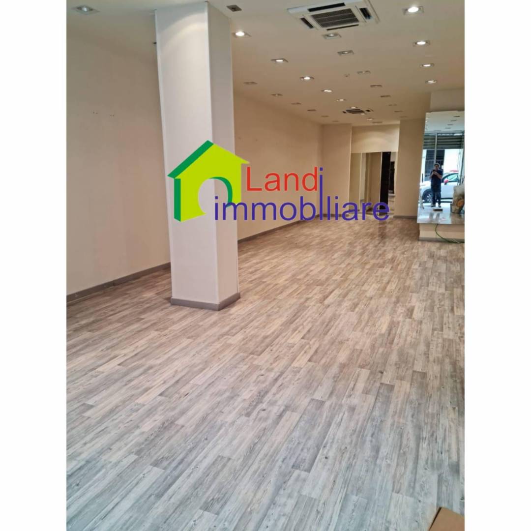 Locale commerciale, Battipaglia