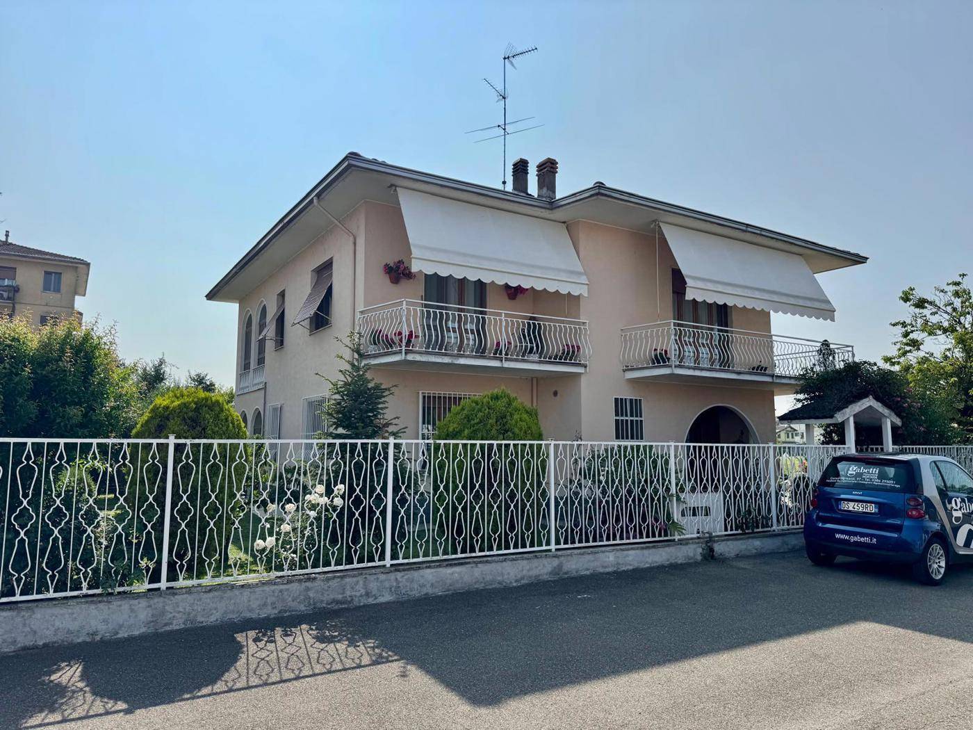 Casa Bi - Trifamiliare, Mortara