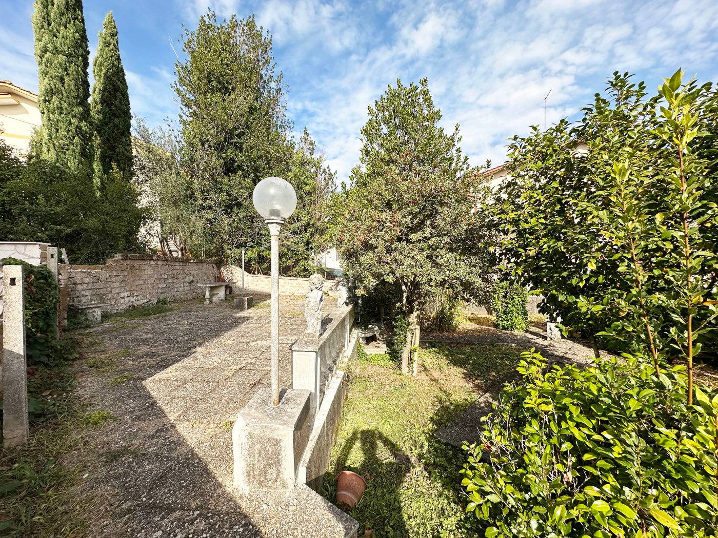 Villa, Sutri