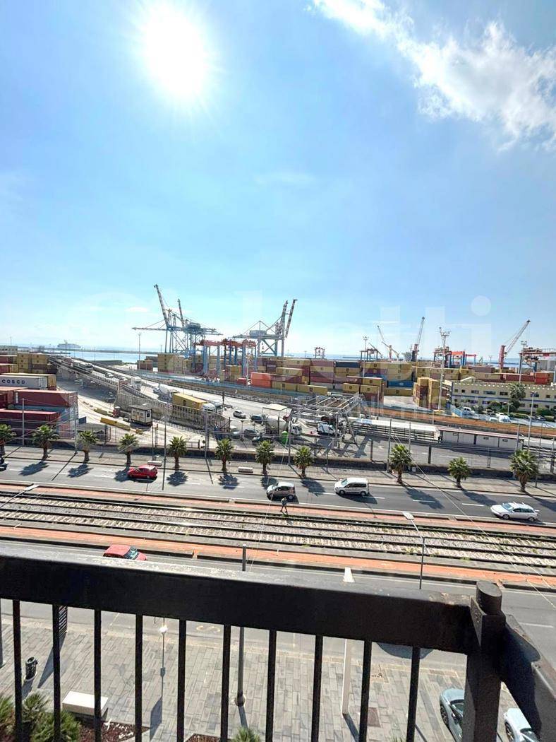 Ufficio, Napoli