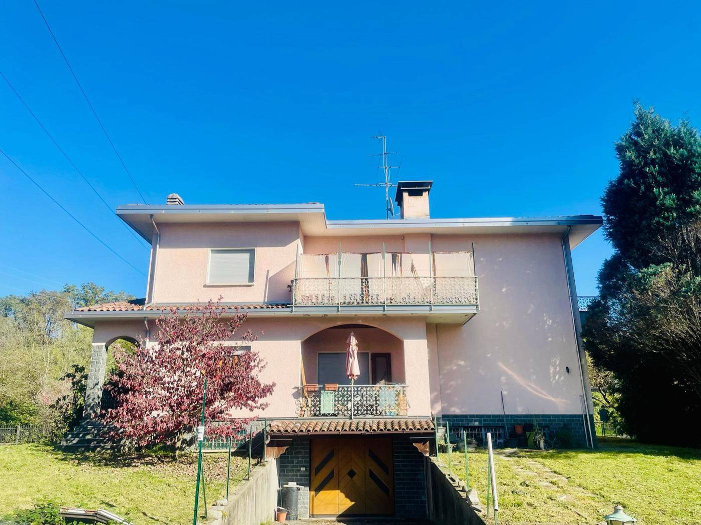 Villa, Castronno