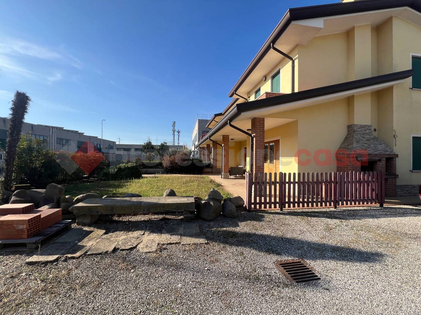 Casa Bi - Trifamiliare, Pernumia