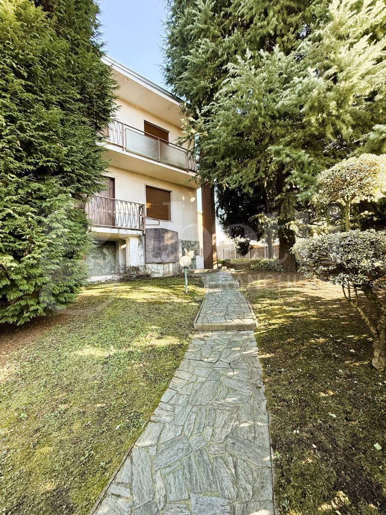 Casa Bi - Trifamiliare, Turate