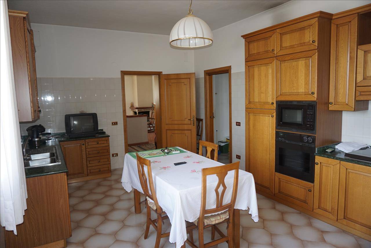 Villa Montallese, Chiusi