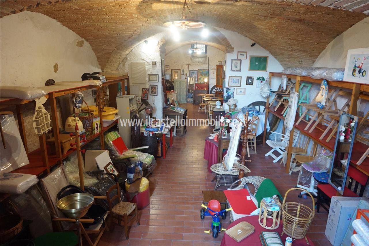 Locale commerciale, Sarteano
