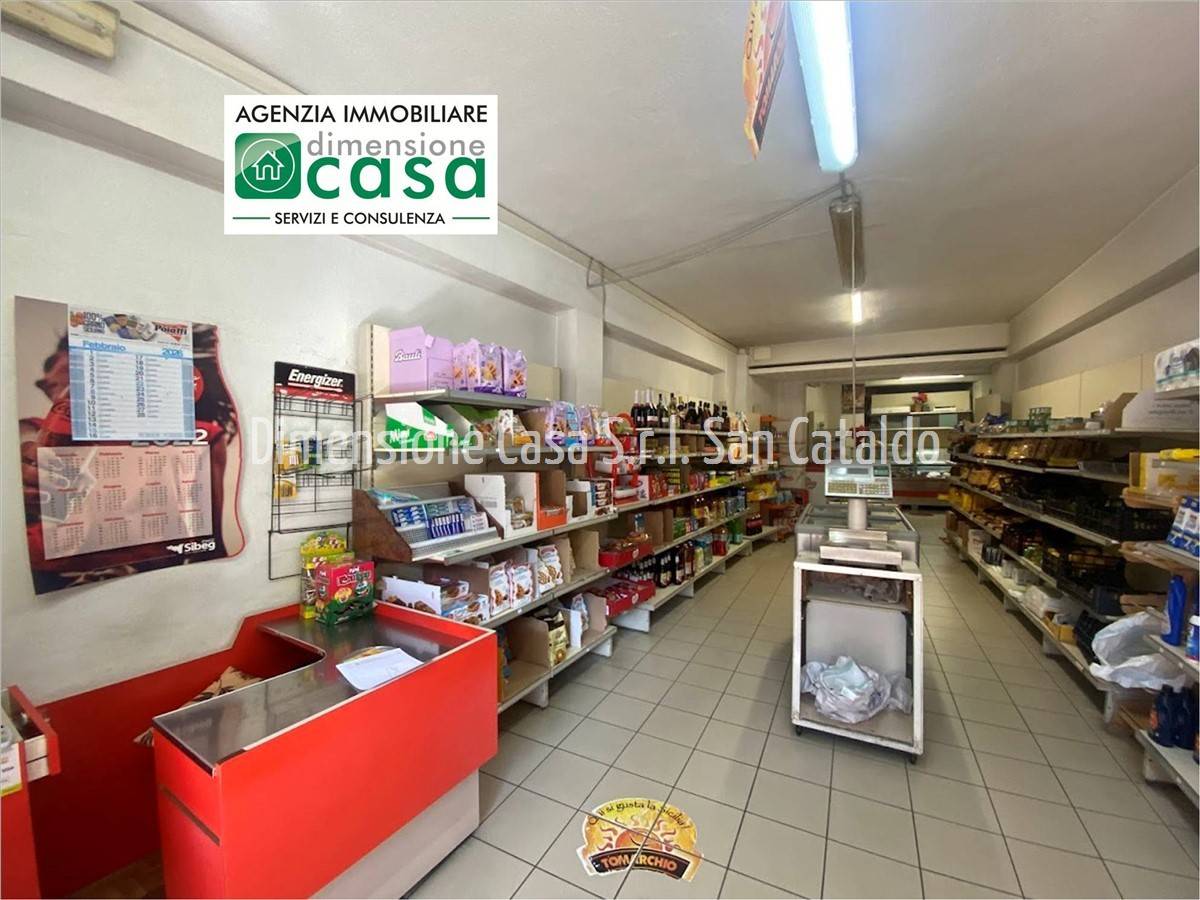 Locale commerciale, San Cataldo