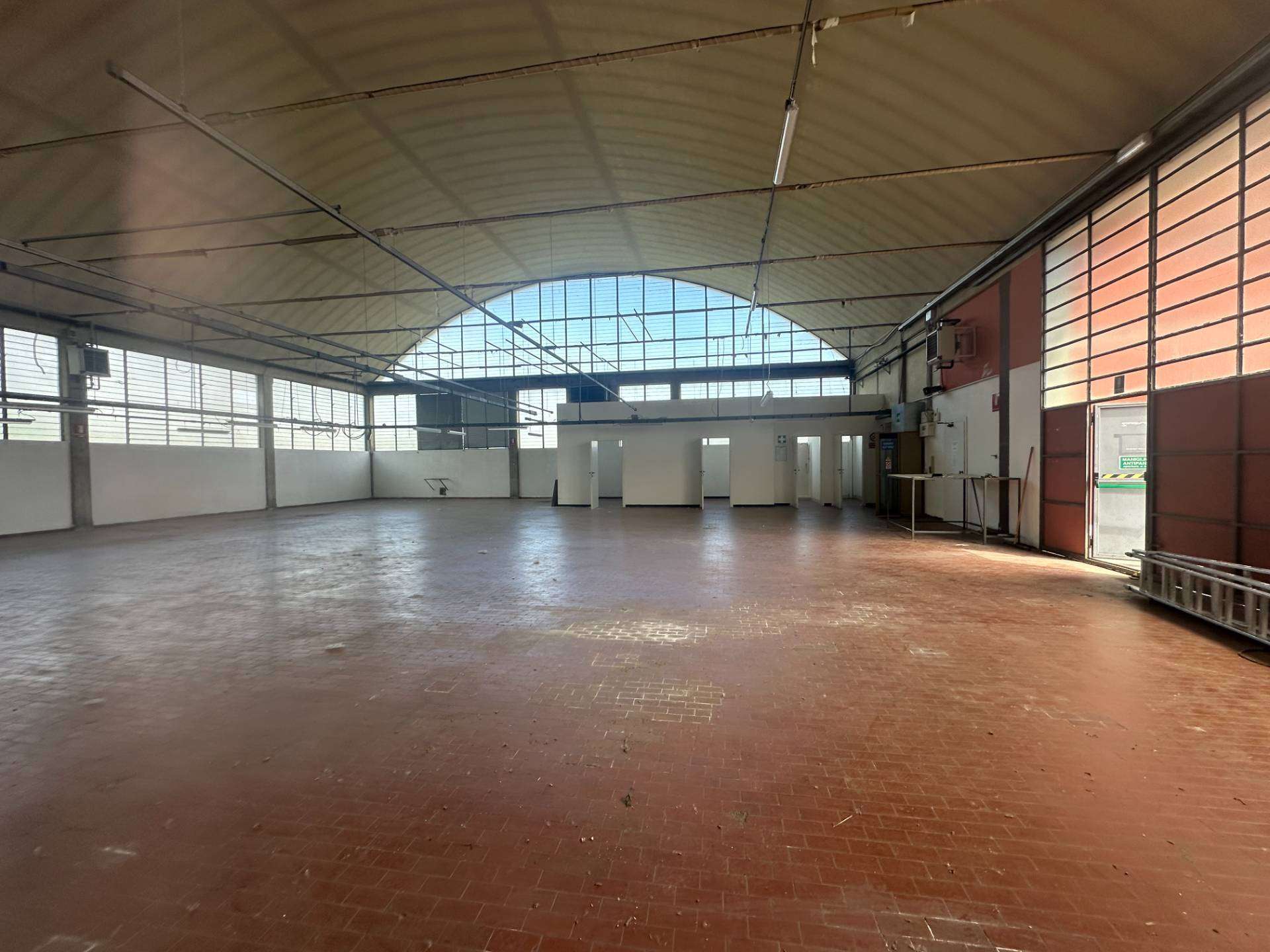 Attività  commerciale camigliano59, Capannori