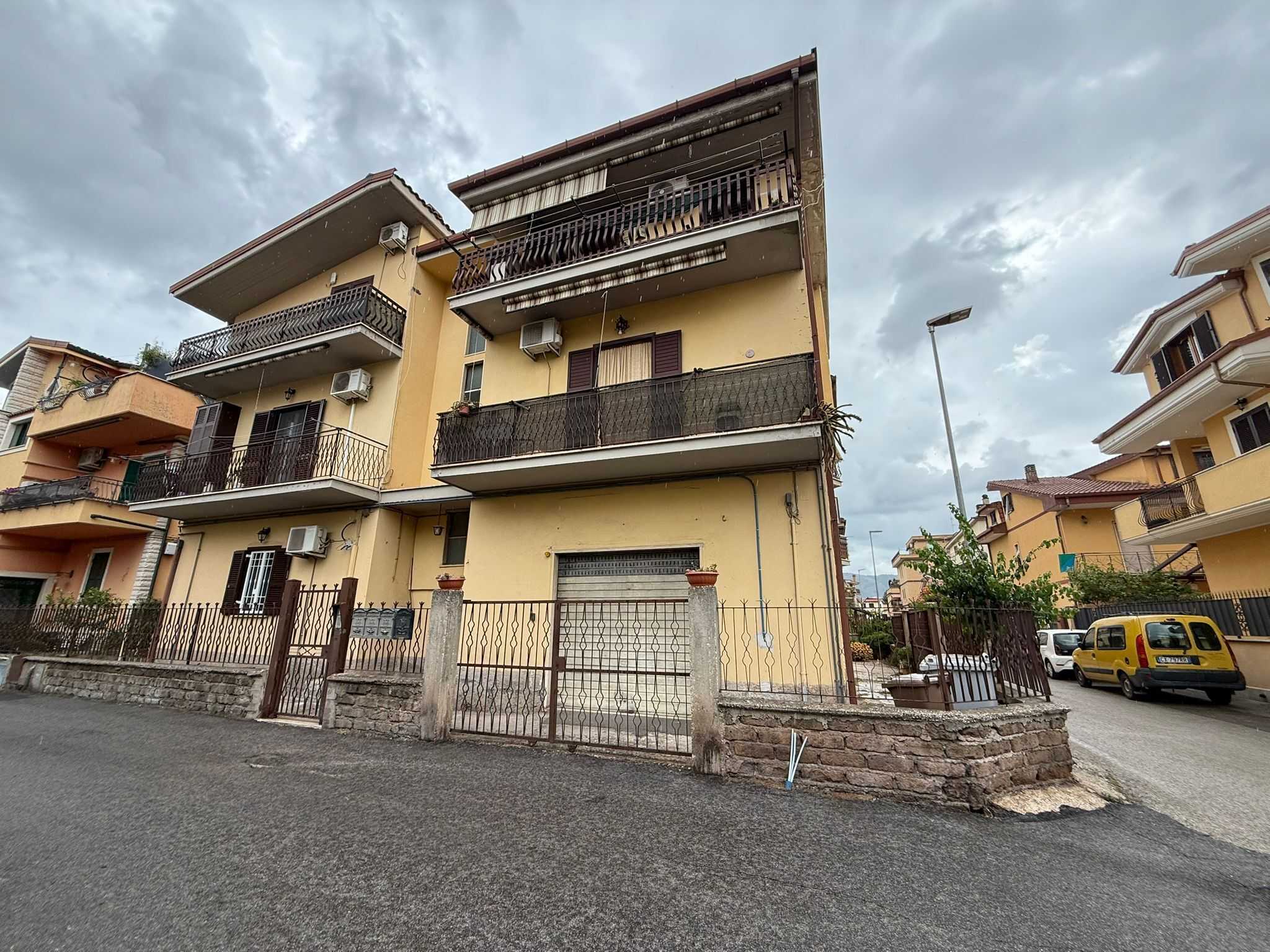 Appartamento Via Luigi Settembrini, Guidonia Montecelio