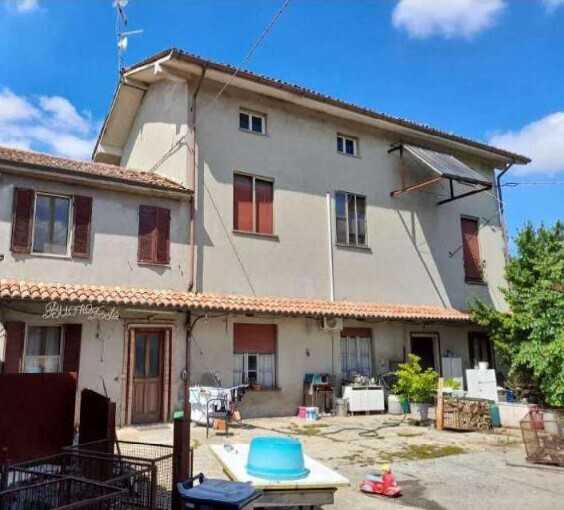 Porzione di casa Via Tortona, Sale