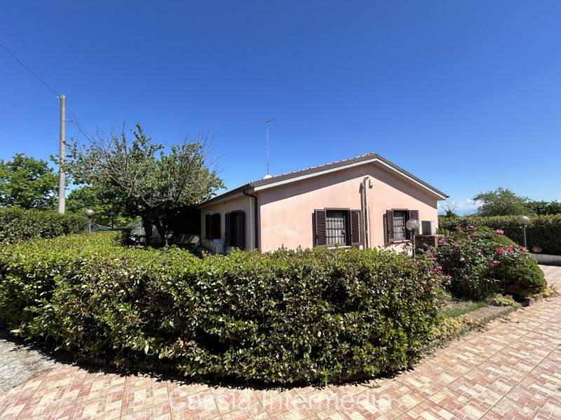 Villa, Nepi