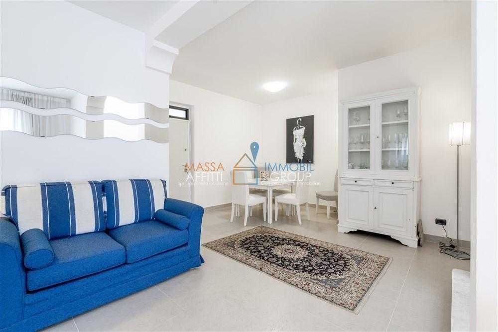 Porzione di casa Viale Marina, Montignoso