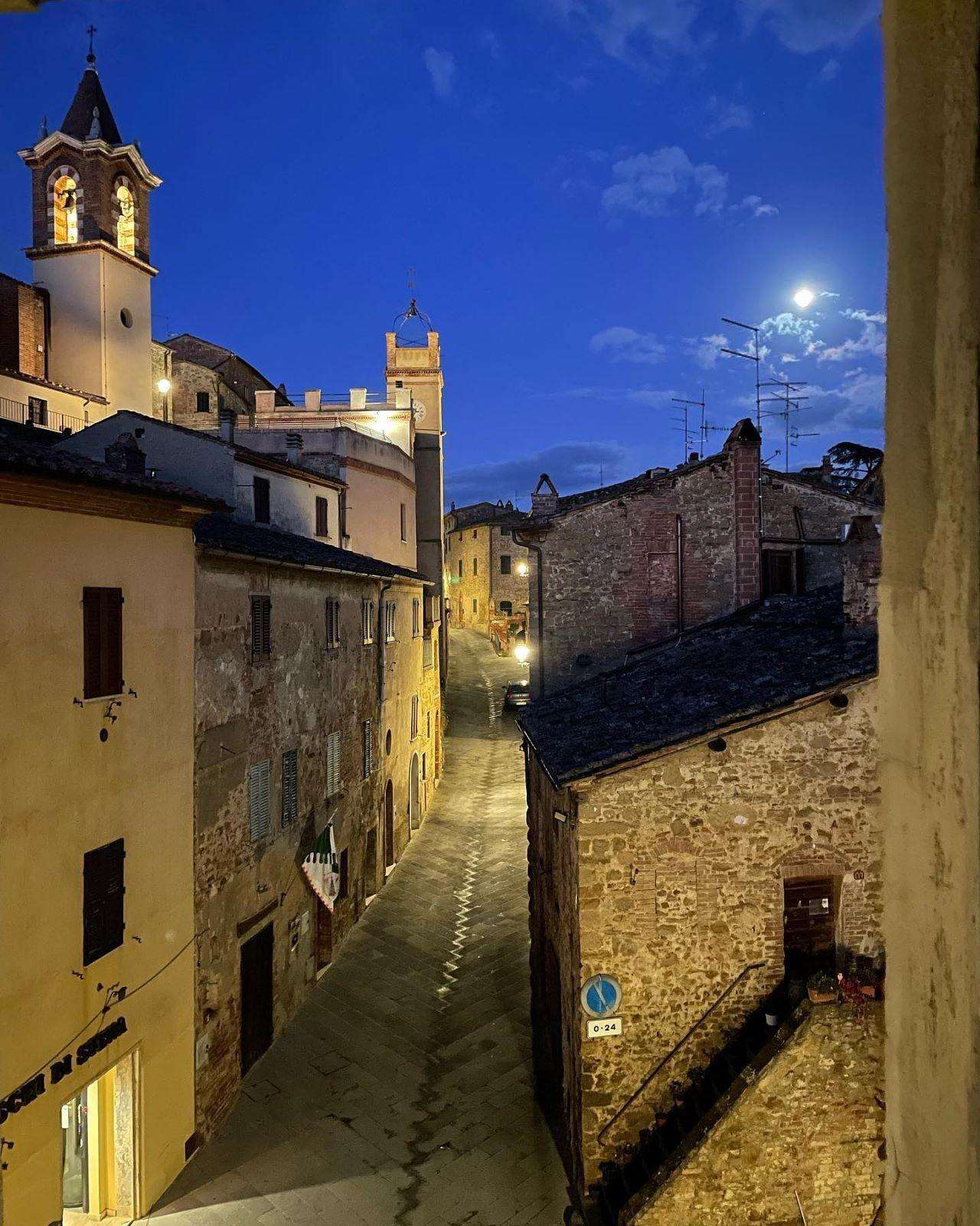 Palazzo - Stabile Montisi, Montalcino