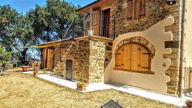 Casale Roccalbegna, Roccalbegna