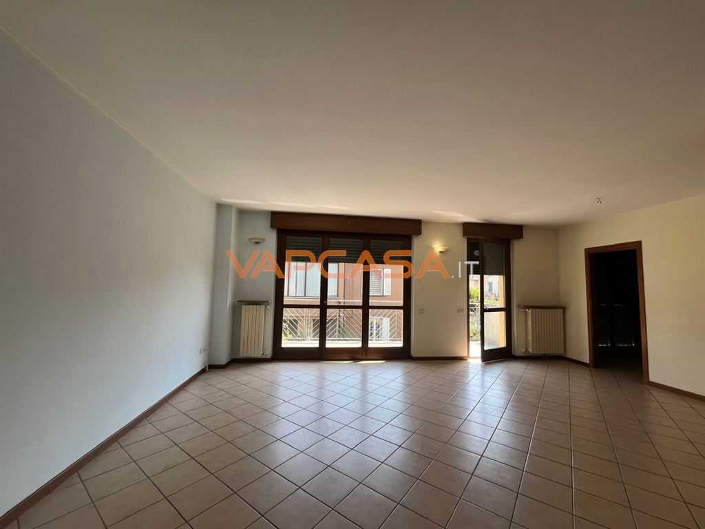 Appartamento via oberdan, Azzano San Paolo