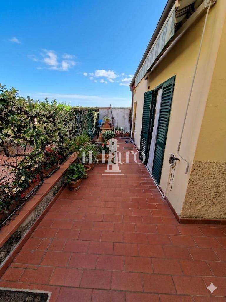 Palazzo - Stabile Via XXV Aprile,  50013, Campi Bisenzio