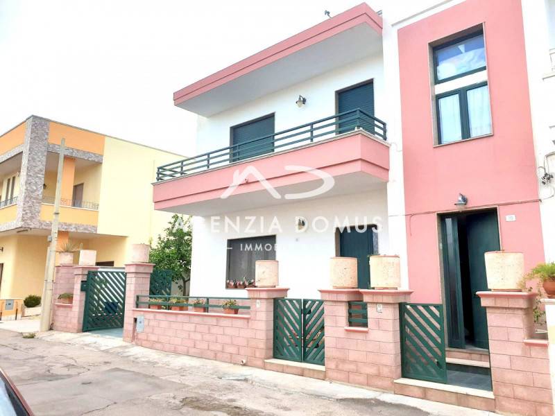 Casa Bi - Trifamiliare Racale - Centro, Racale