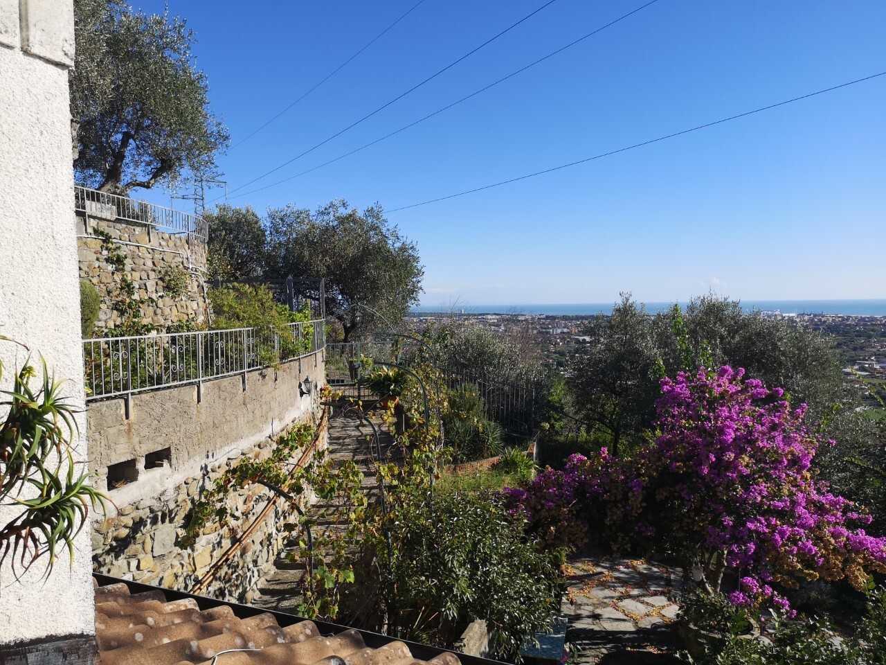 Porzione di casa Via per Nicola, Luni