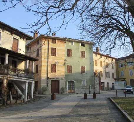 Porzione di casa Piazza Principe Doria, Garbagna