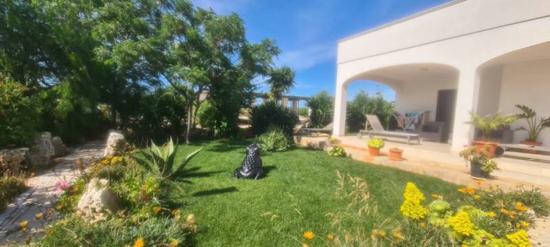 Villa, Carovigno