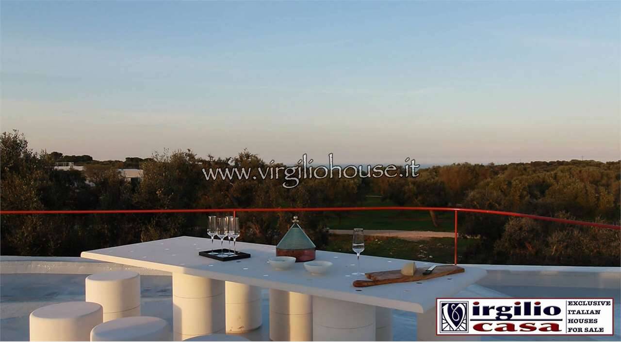 Villa, Carovigno