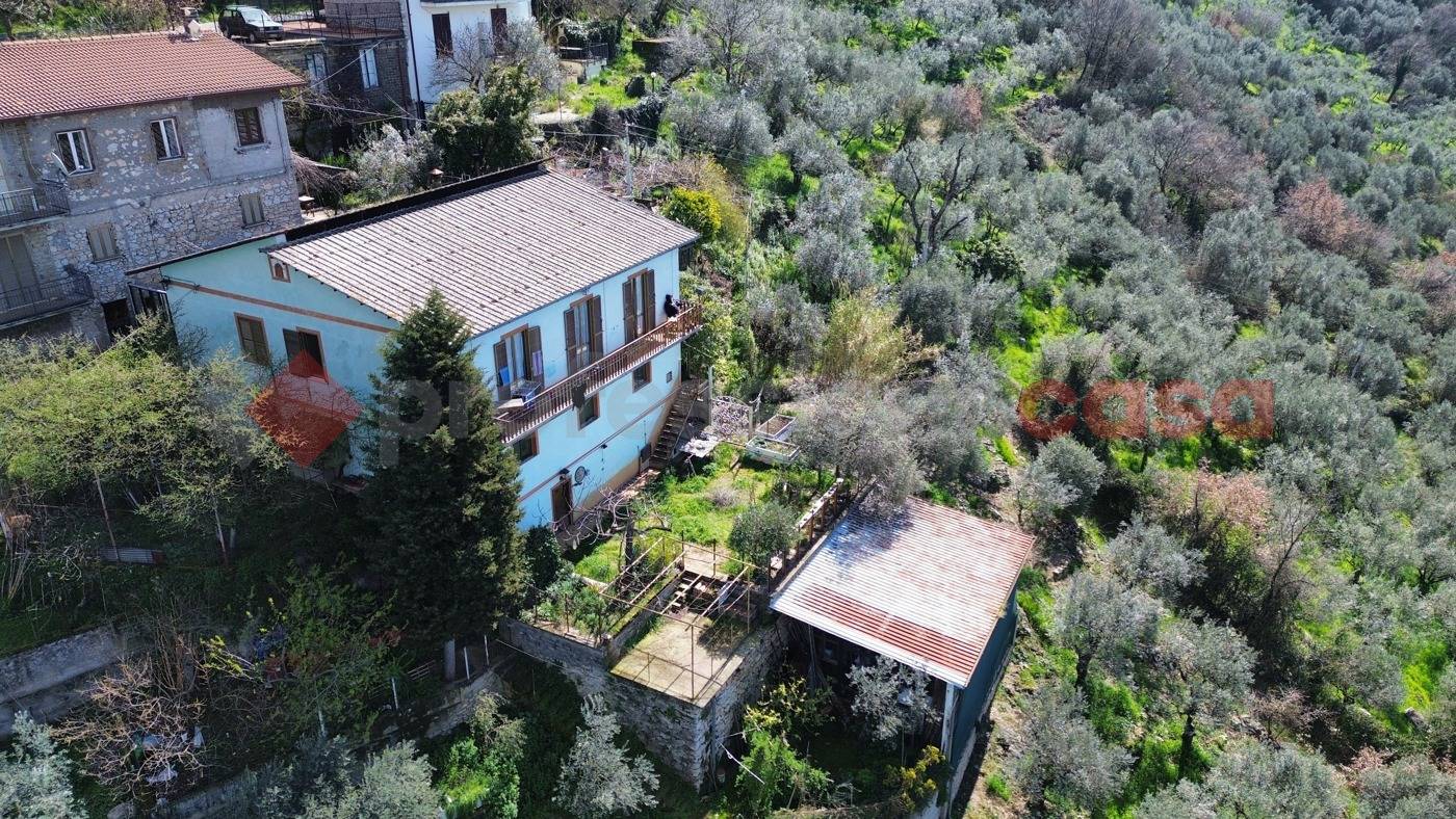 Casa indipendente, Acuto