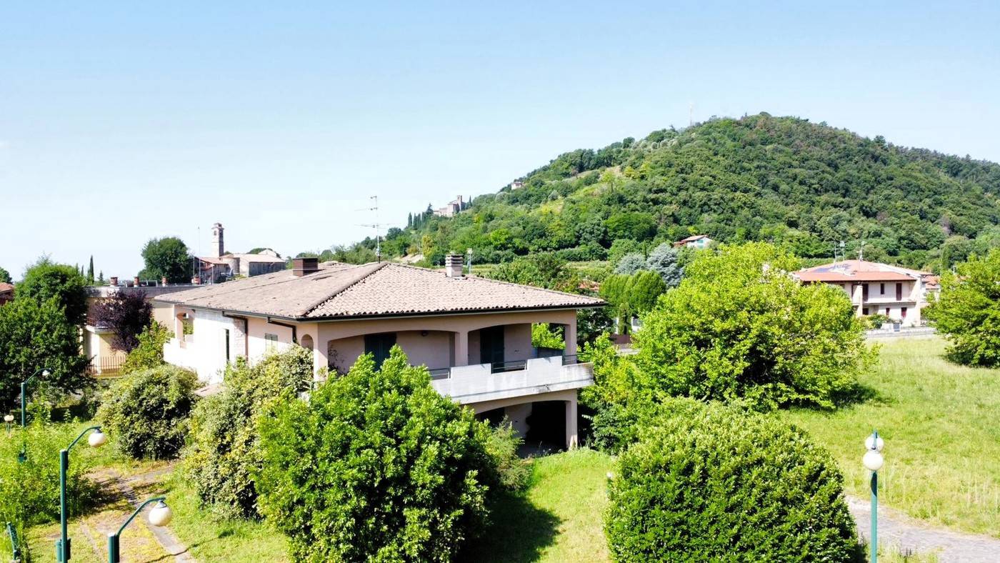 Villa, Rovato