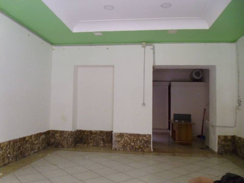 Negozio Via Amendola, Afragola