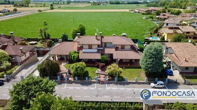 Villa, Pontoglio