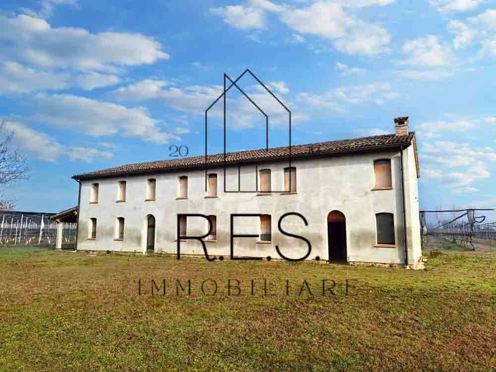 Casa indipendente, Russi