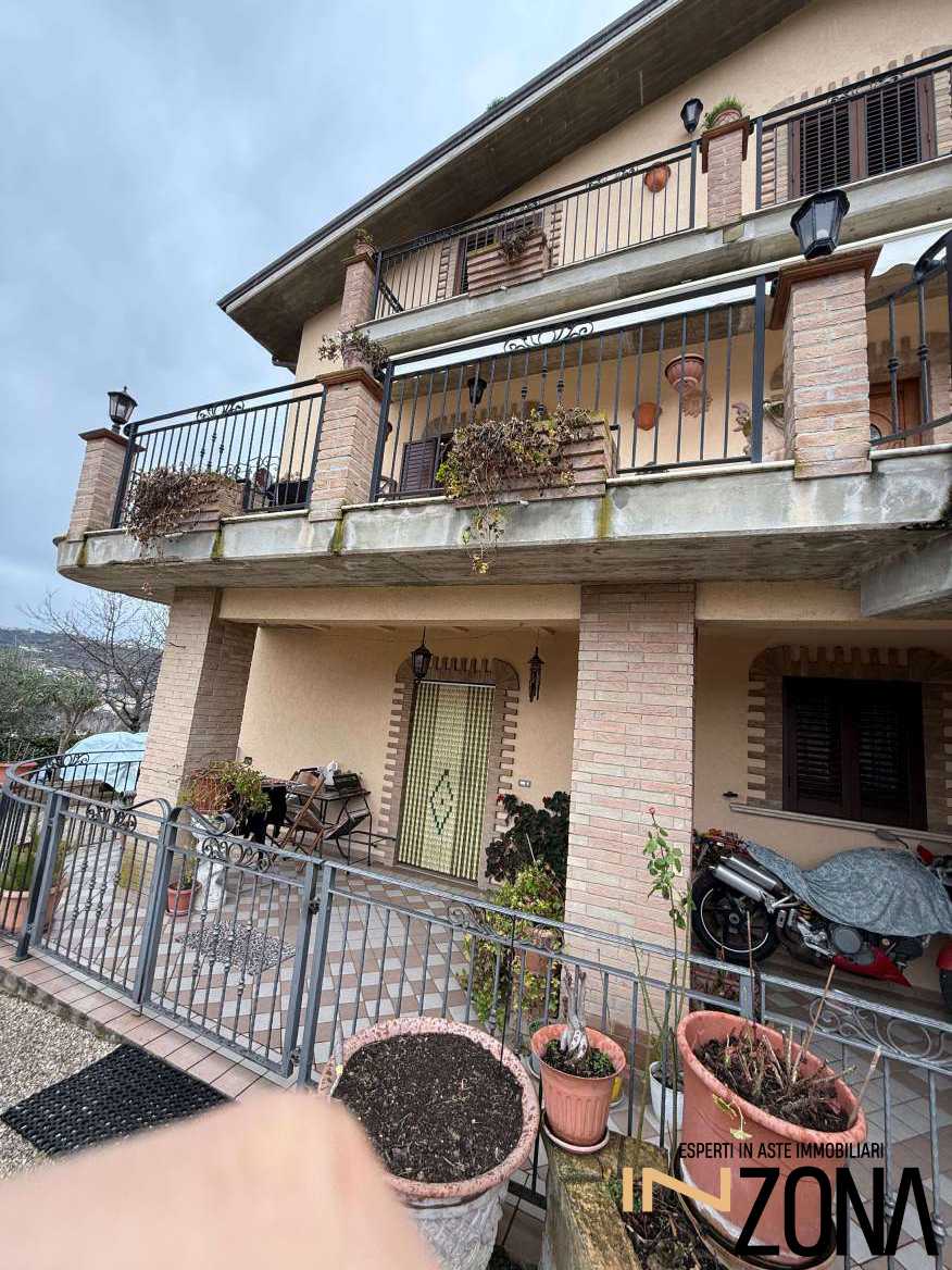 Appartamento Fraz. Val vomano - località Cesi, Penna Sant'Andrea