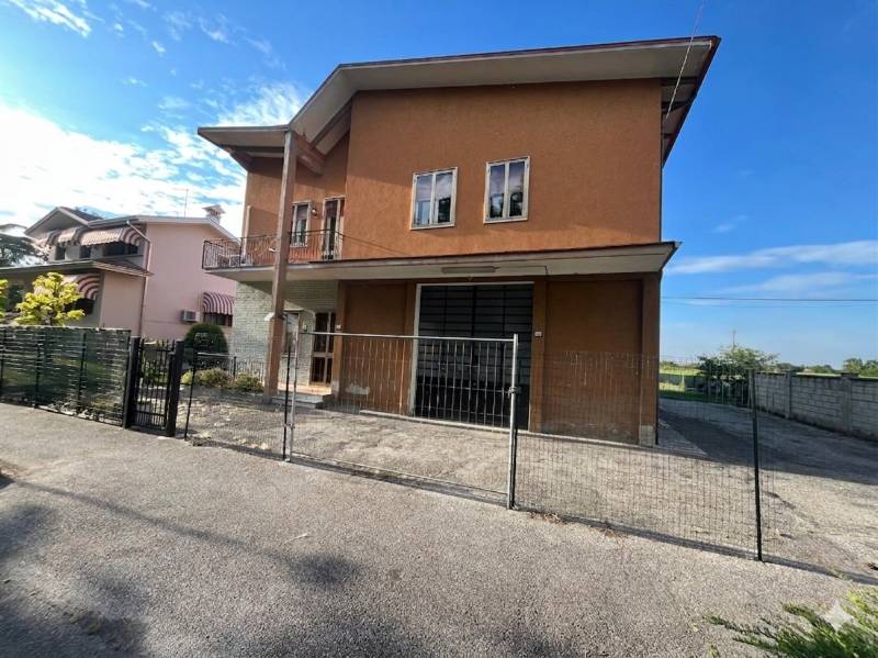 Casa indipendente Lentigione, Brescello