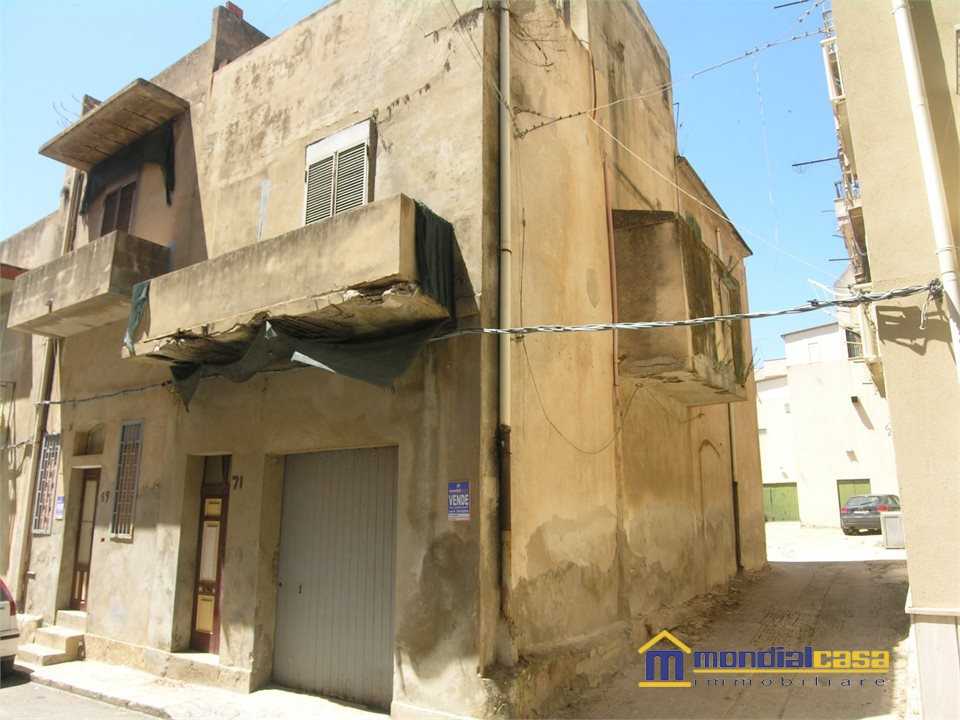 Casa indipendente via Giardina Annibale, Pachino