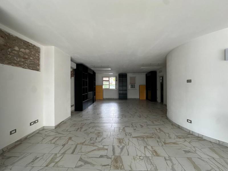 Negozio Nogarole Rocca, Nogarole Rocca