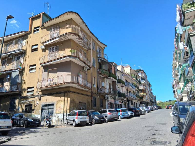 Negozio San Pietro a Patierno / Aeroporto Capodichino, Napoli