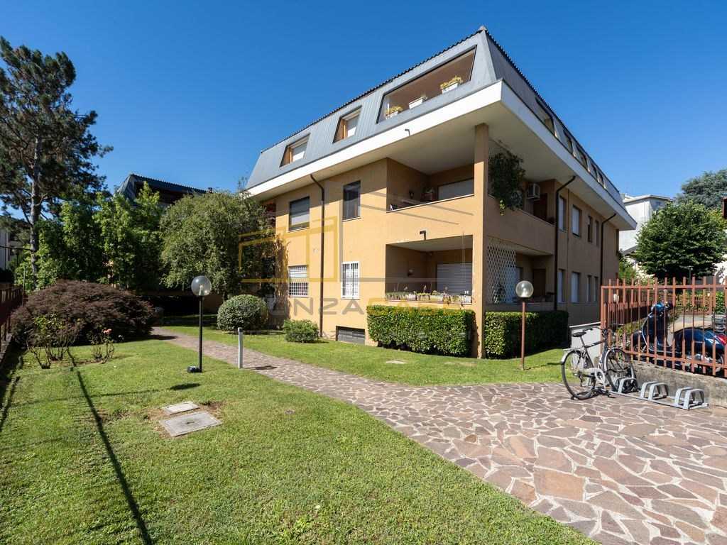 Appartamento Via Della Blandoria, Monza