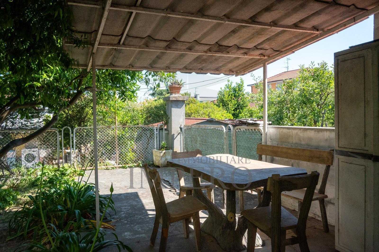 Appartamento Via San Eugenio, Diano Castello